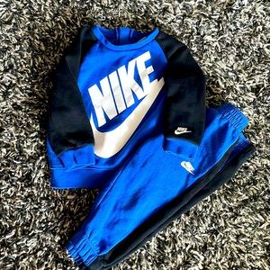 SOLD!! Nike Little Kids’ Crew and Jogger pants set in Blue